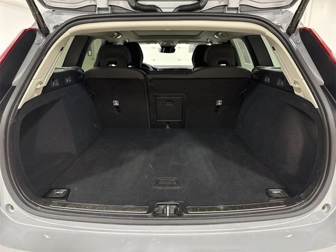 Used 2025 Volvo V60 B5 Cross Country Plus image 24