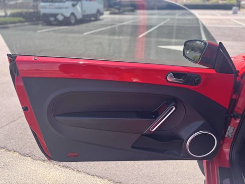 Used 2012 Volkswagen Beetle 2.5 image 9