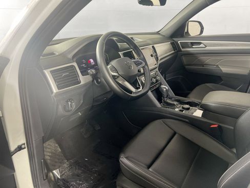 Used 2023 Volkswagen Atlas Cross Sport SE image 9