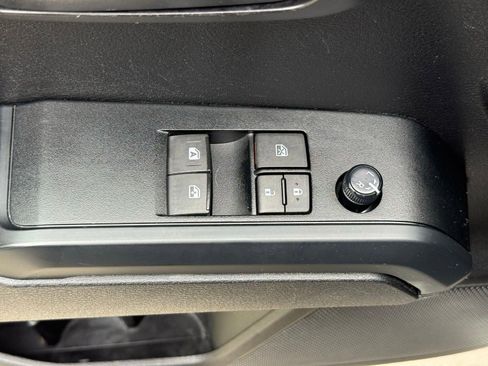 Used 2021 Toyota Tacoma SR AWD/4WD image 16