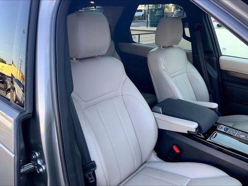 Used 2019 Land Rover Discovery HSE AWD/4WD image 7