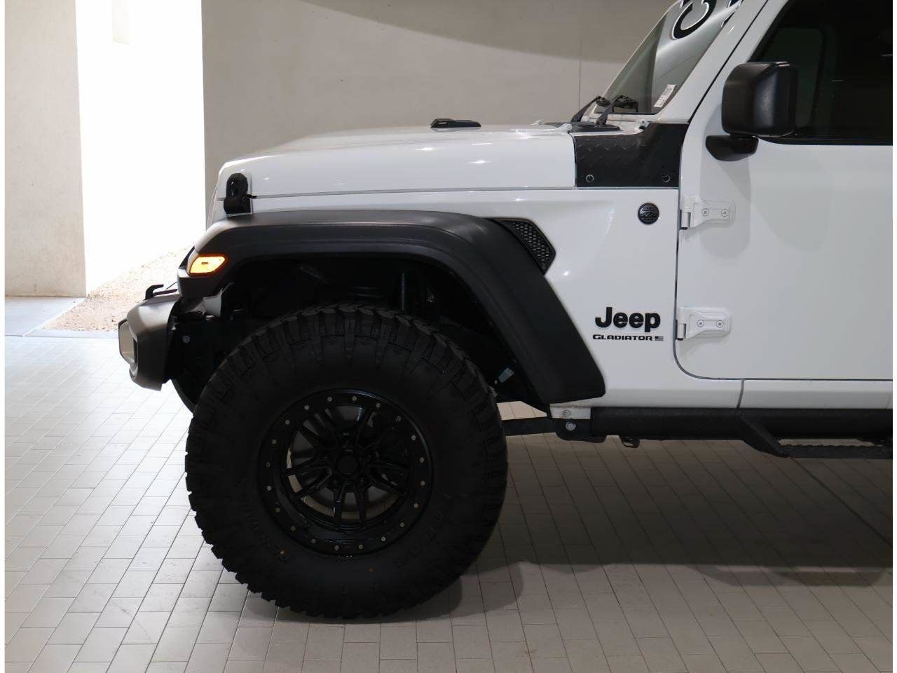 Used 2023 Jeep Gladiator Sport AWD/4WD image 4