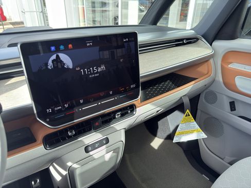 New 2025 Volkswagen ID. Buzz Pro S Plus image 13