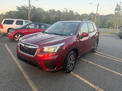 Used 2019 Subaru Forester Premium AWD/4WD image 3