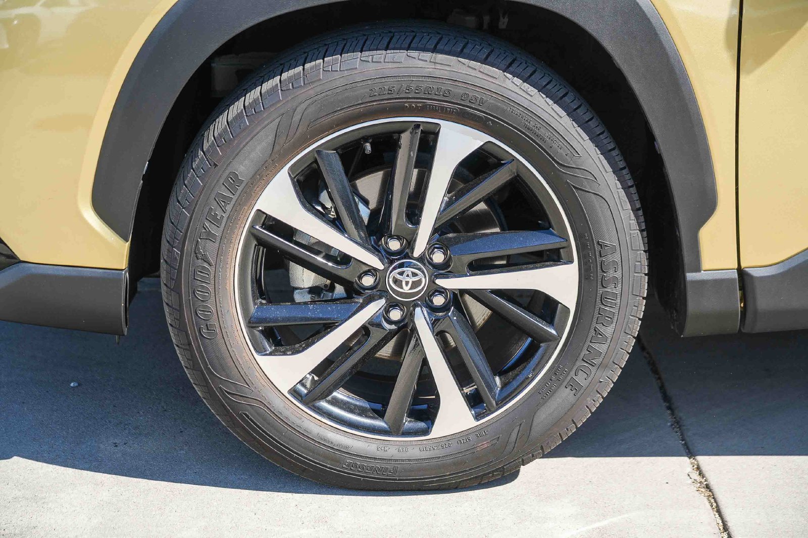 Certified 2023 Toyota Corolla Cross AWD Hybrid w/ Convenience Package image 11