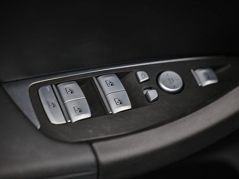 Used 2025 BMW X4 xDrive30i w/ Premium Package image 17