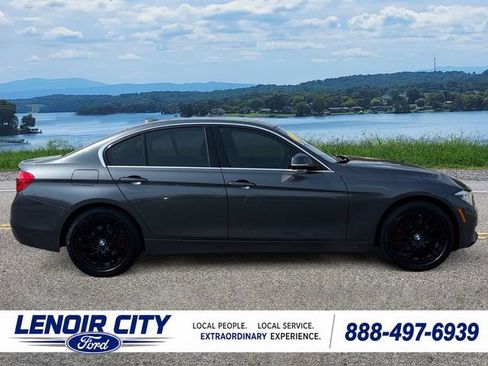 Used 2018 BMW 330i Sedan w/ Convenience Package RWD image 2