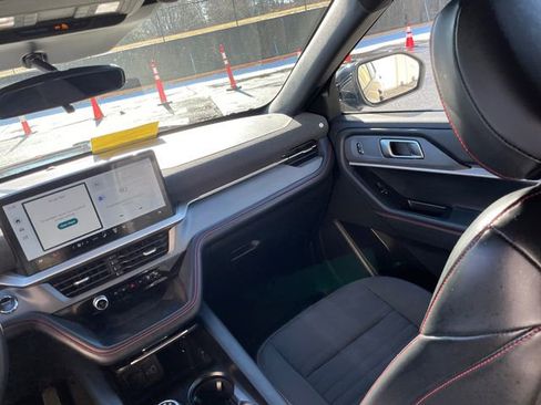 Used 2025 Ford Explorer ST-Line w/ ST-Line Street Pack image 25