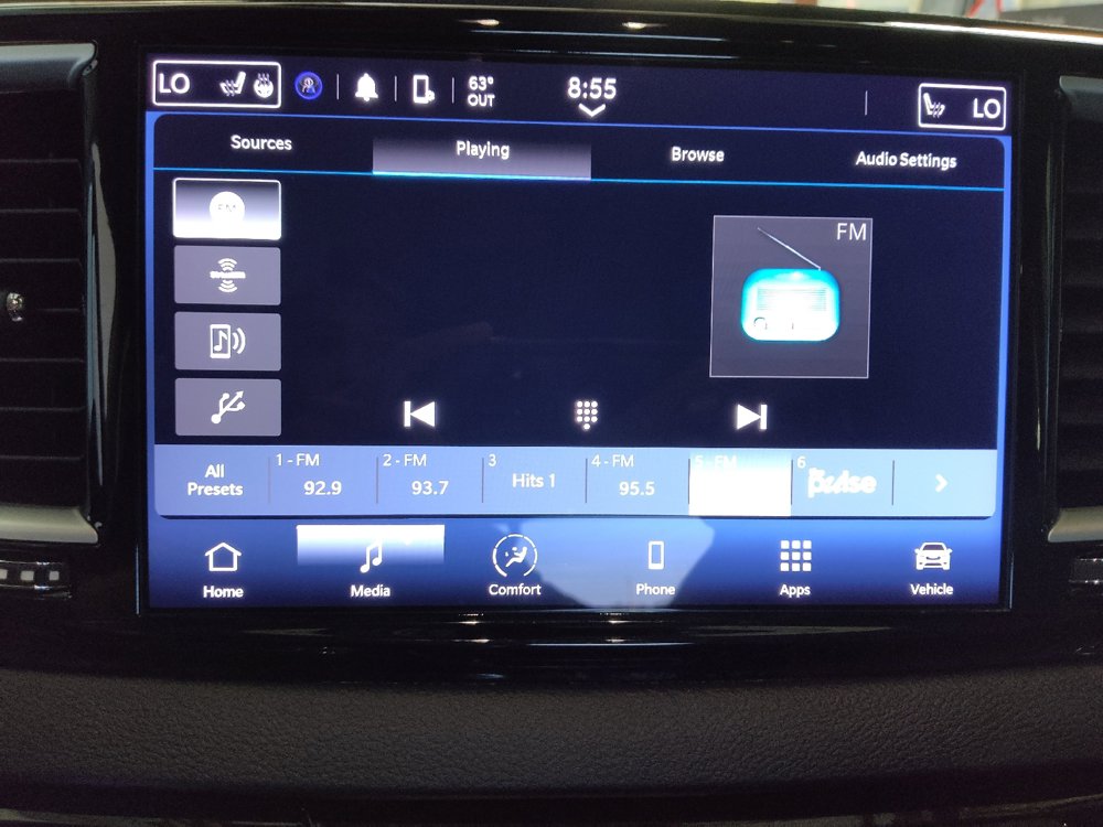 Used 2024 Chrysler Pacifica Touring-L FWD image 25