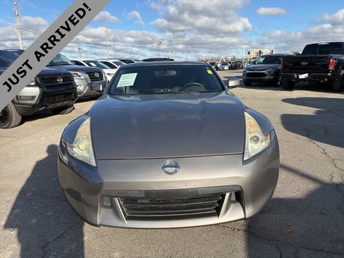Used 2009 Nissan 370Z Touring image 2