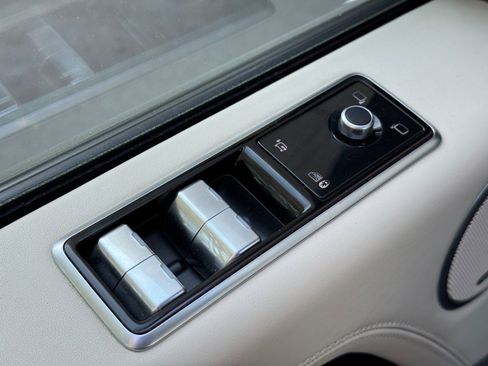 Used 2020 Land Rover Range Rover Autobiography image 18