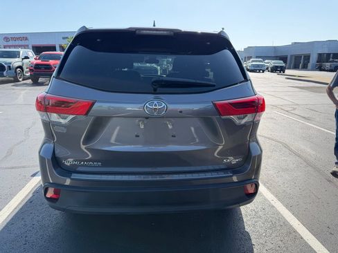 Used 2018 Toyota Highlander SE w/ Protection Package #3 AWD/4WD image 4