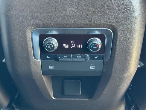 Used 2021 Chevrolet Suburban Z71 w/ Z71 Signature Package image 17