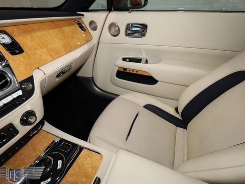 Used 2019 Rolls-Royce Wraith Coupe image 34