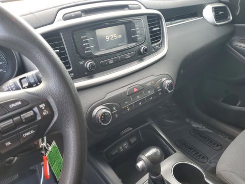 Certified 2017 Kia Sorento LX image 25