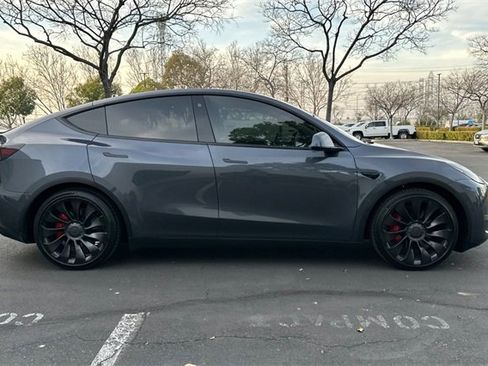 Used 2022 Tesla Model Y Performance image 3