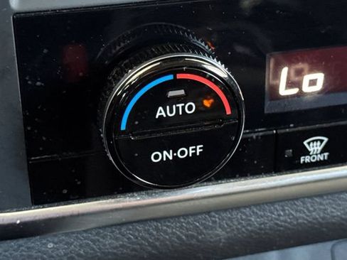 Used 2024 Nissan Rogue SV AWD/4WD image 29