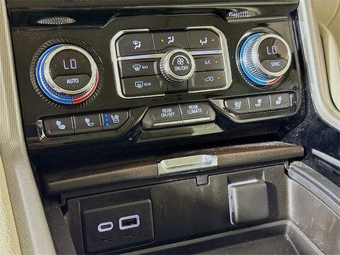 Used 2021 GMC Yukon Denali w/ Denali Premium Package image 14