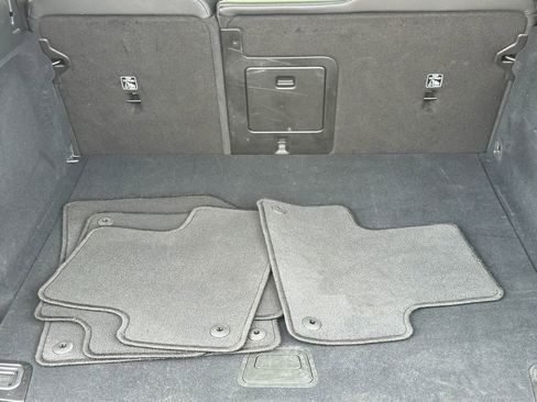 Used 2025 Volvo XC60 B5 Plus image 32