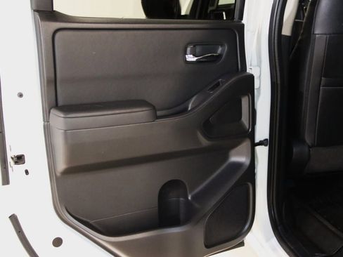 Used 2022 Nissan Frontier SV image 49