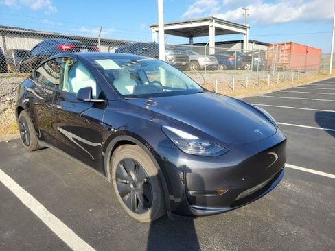 Used 2024 Tesla Model Y Long Range image 1