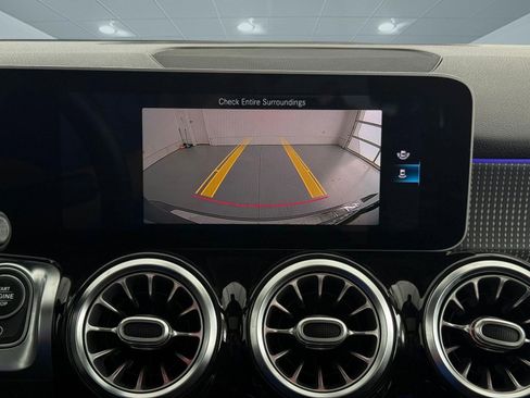 Used 2021 Mercedes-Benz GLB 250 4MATIC image 30