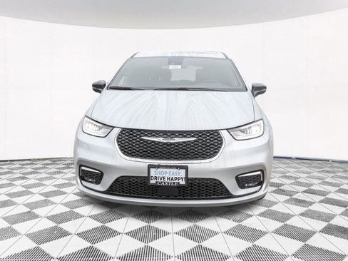 New 2026 Chrysler Pacifica Select image 11