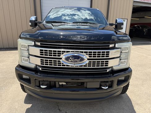 Used 2017 Ford F250 Platinum w/ Platinum Ultimate Package AWD/4WD image 3