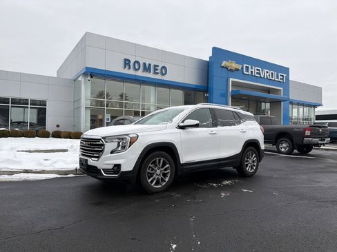 Used 2024 GMC Terrain SLT image 1