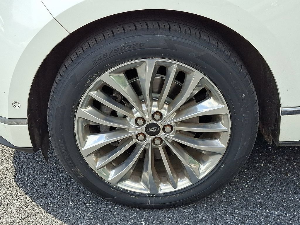 Used 2020 Ford Edge Titanium w/ Equipment Group 301A AWD/4WD image 9