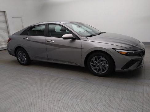 Used 2024 Hyundai Elantra SEL FWD image 11