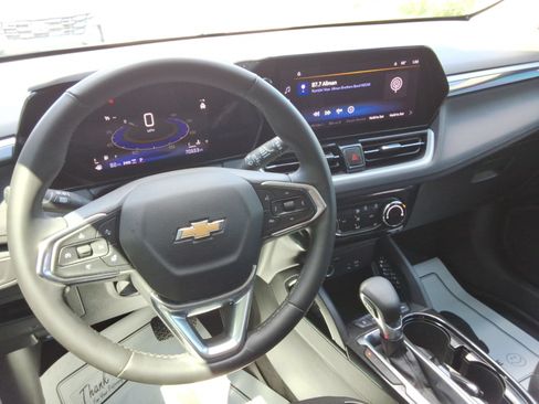Used 2024 Chevrolet TrailBlazer LT w/ LT Cold Weather Package AWD/4WD image 12