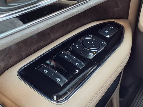 Used 2024 Lincoln Navigator Premiere AWD/4WD image 13