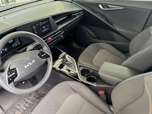 Used 2024 Kia Niro LX FWD image 10