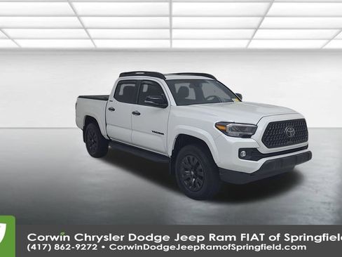 Used 2023 Toyota Tacoma Limited image 3