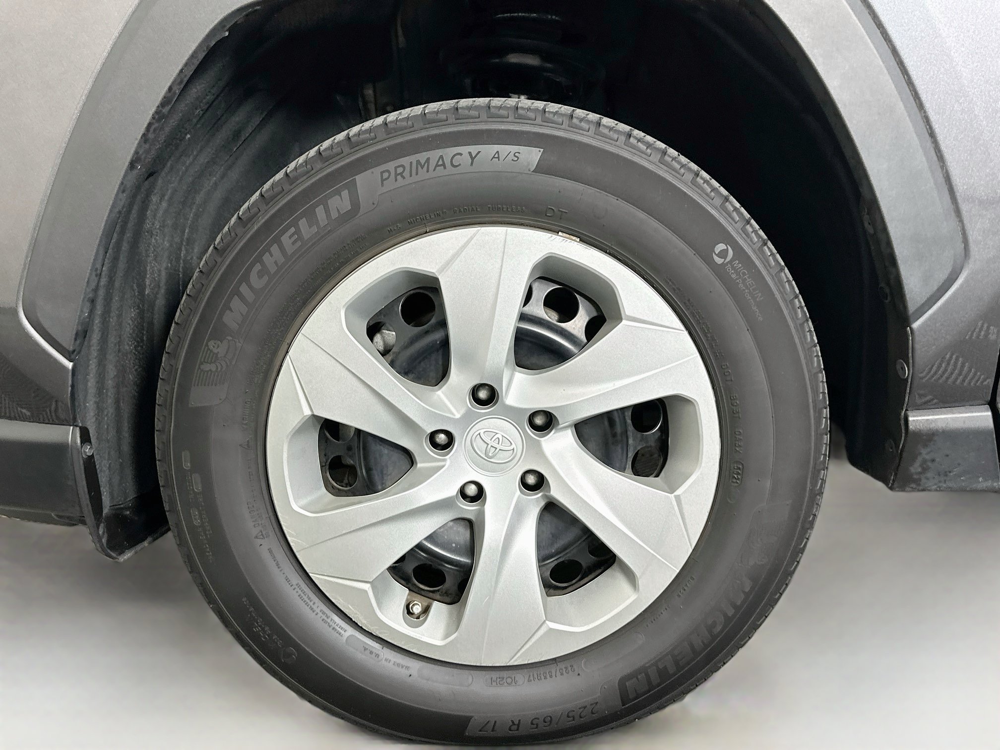 Used 2022 Toyota RAV4 LE AWD/4WD image 11