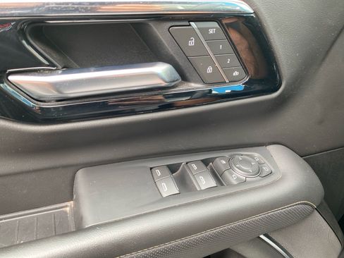 Used 2025 Chevrolet Suburban Premier RWD image 14