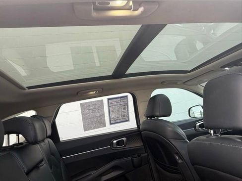 Used 2021 Kia Sorento S w/ Panoramic Sunroof Package AWD/4WD image 13