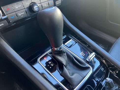 Used 2025 Jeep Compass Limited image 41