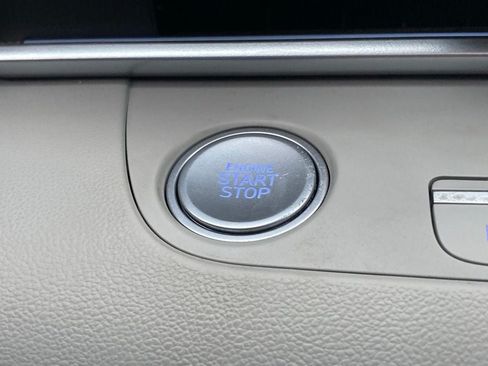 Used 2025 Hyundai Elantra Limited FWD image 20