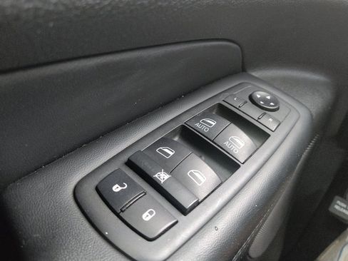 Used 2020 Jeep Grand Cherokee Laredo w/ Laredo X Package RWD image 27