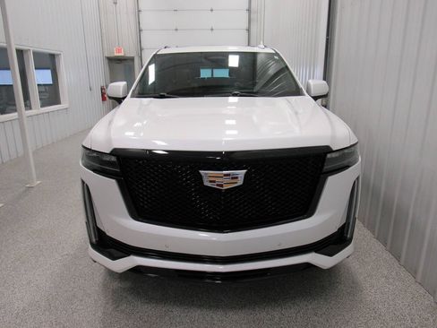 Used 2021 Cadillac Escalade ESV Sport w/ Heavy-Duty Trailer Package AWD/4WD image 9