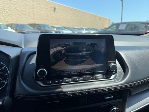 Used 2025 Nissan Rogue SV FWD image 25