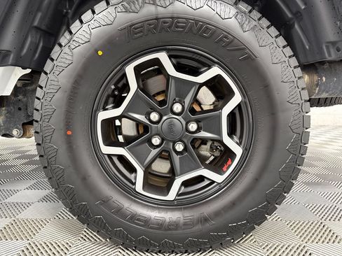 Used 2020 Jeep Gladiator Rubicon w/ Dual Top Group AWD/4WD image 34