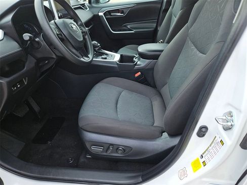 Used 2025 Toyota RAV4 XLE image 11