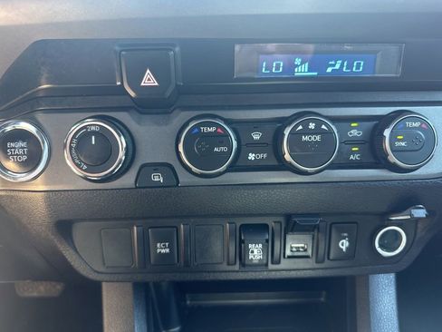Used 2022 Toyota Tacoma TRD Sport AWD/4WD image 18