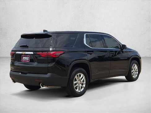 Used 2023 Chevrolet Traverse LS w/ Safety Package FWD image 5