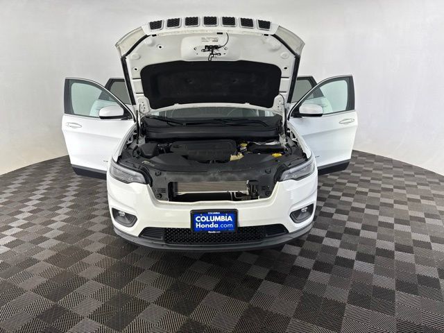 Used 2019 Jeep Cherokee Latitude Plus AWD/4WD image 12