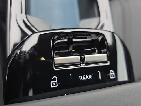 Certified 2025 Volvo EX30 Ultra image 38