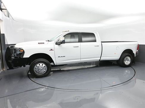 Used 2026 RAM 3500 Laramie w/ Towing Technology Group AWD/4WD image 29